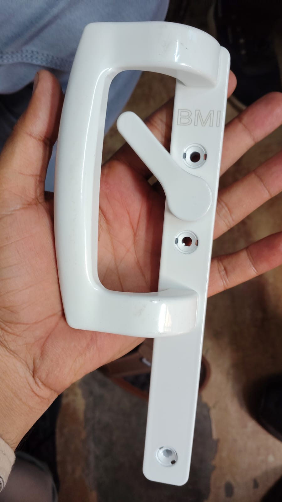 White window hinge